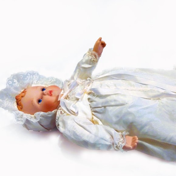 Ashton Drake Galleries Porcelain Baby In Christening Gown & Hat #-LO517 - Picture 3 of 12